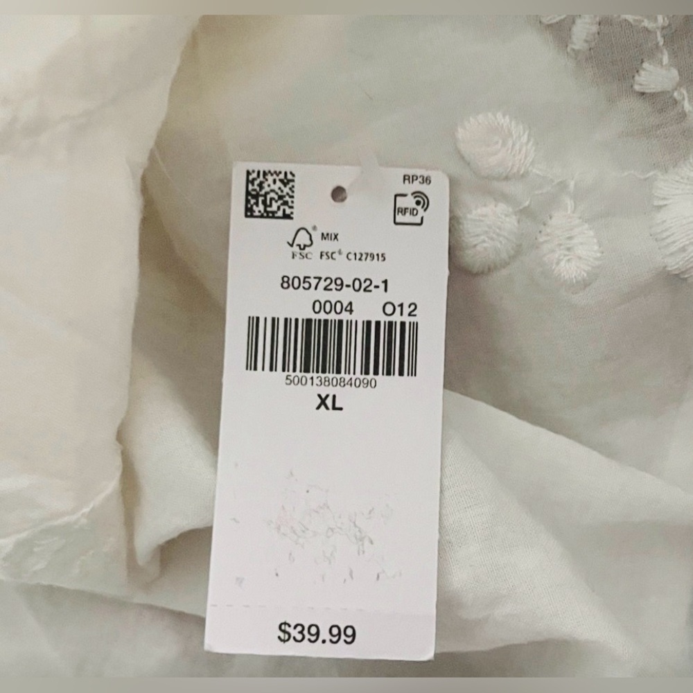 Old Navy White Button-Down. Beautiful Embroidered… - image 3